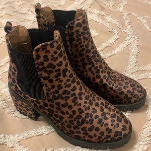 Seven7 cheetah boots NWT